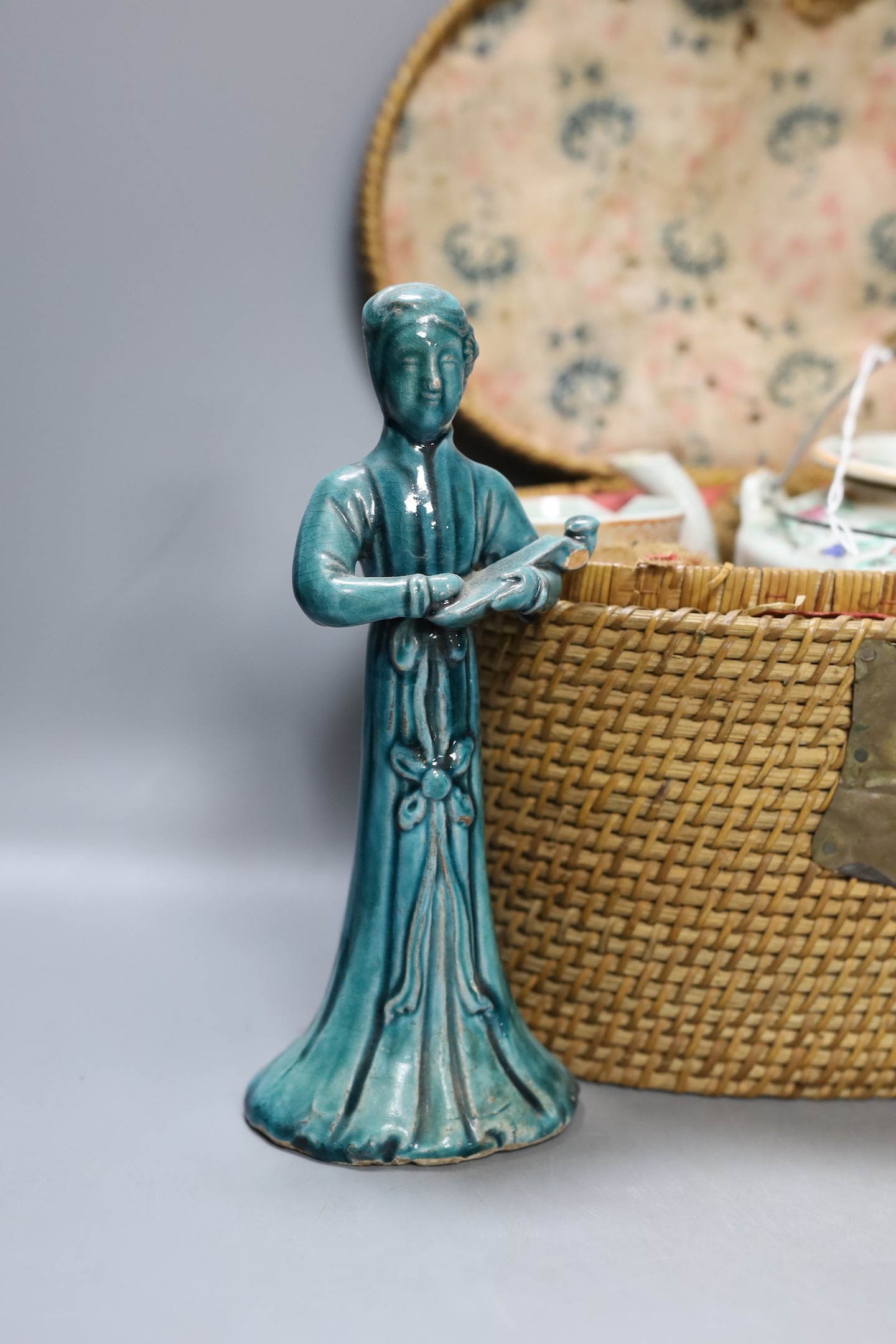 A Chinese teapot and two tea bowls in carrying basket, two Chinese blue figures, and a Chinese enamelled porcelain brush washer, 9.5cm diameter (5)